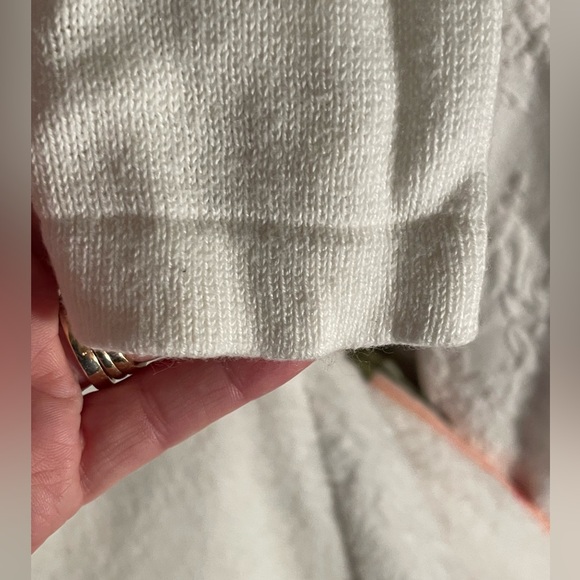 White House Black Market White Sweater Size Medium - Picture 9 of 9